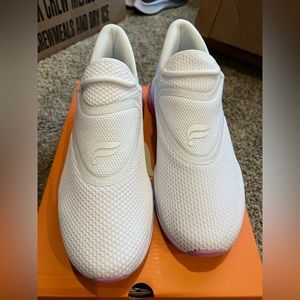 Fabletics sneakers size 9.5 !! NIB